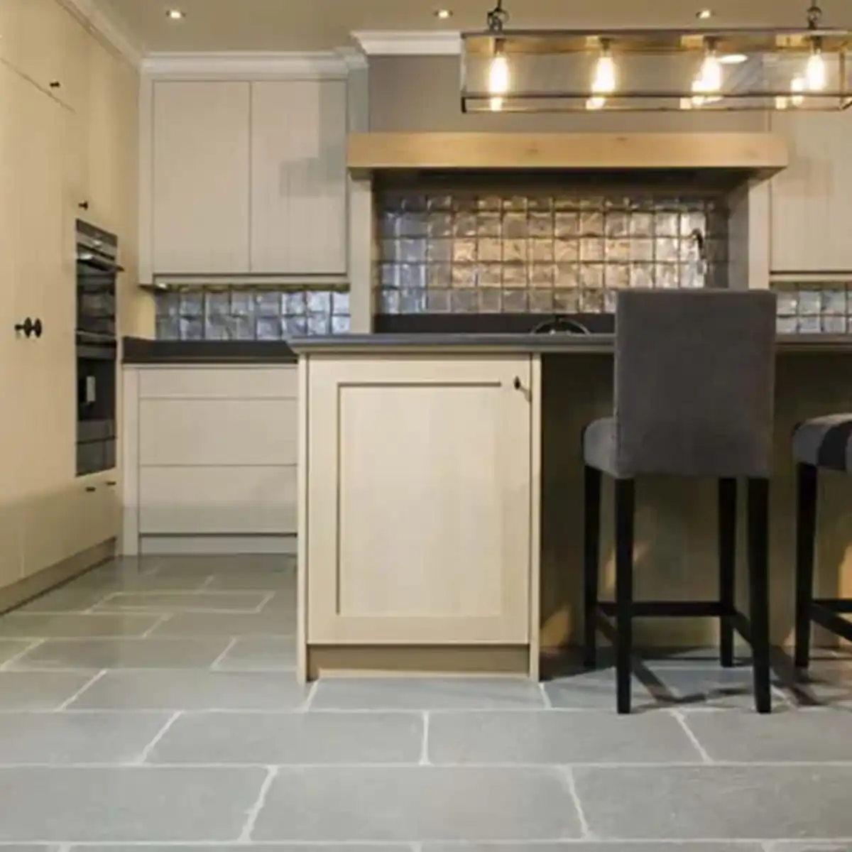 Major Advantages of Using Limestone Flooring