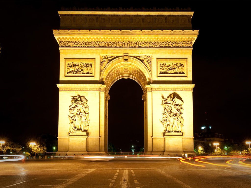 Arc_de_Triomphe_at_Night_-_Paris,_FR